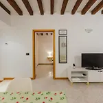 Mia Flat - 10 Min From Train Station