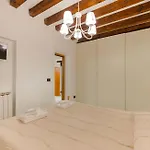 Mia Flat - 10 Min From Train Station 4* Venedig