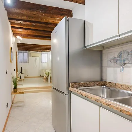 Mia Flat - 10 Min From Train Station 4* Venedig