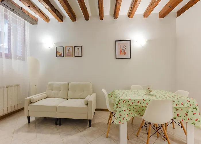 Mia Flat - 10 Min From Train Station 4*