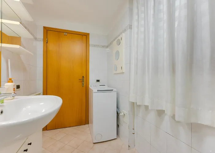 Mia Flat - 10 Min From Train Station 4*