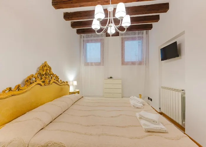 Mia Flat - 10 Min From Train Station ゲストハウス 4*