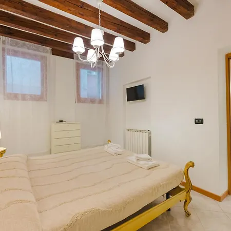 Mia Flat - 10 Min From Train Station
