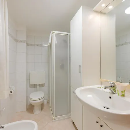 Mia Flat - 10 Min From Train Station Konukevi Venedik