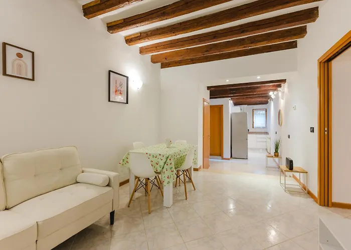 Mia Flat - 10 Min From Train Station Гостевой дом Венеция