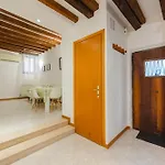 Mia Flat - 10 Min From Train Station 招待所 4*
