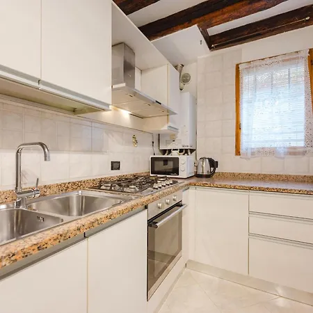 Mia Flat - 10 Min From Train Station 招待所