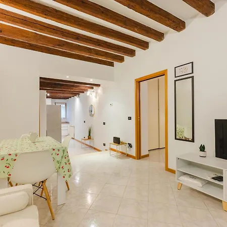 Mia Flat - 10 Min From Train Station Casa de hóspedes 4*