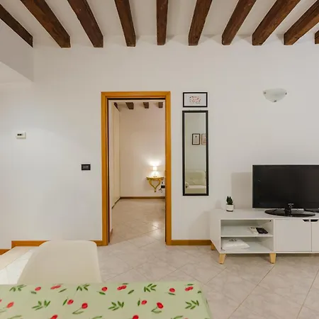 Mia Flat - 10 Min From Train Station