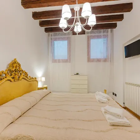Mia Flat - 10 Min From Train Station Casa de hóspedes 4*