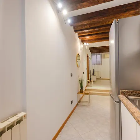 Mia Flat - 10 Min From Train Station Casa de hóspedes 4*