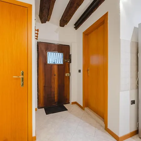 Mia Flat - 10 Min From Train Station Casa de hóspedes
