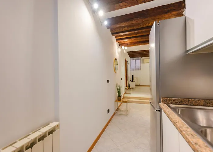 Mia Flat - 10 Min From Train Station 招待所 4*