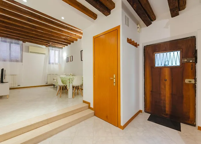 Mia Flat - 10 Min From Train Station Guest house 4*